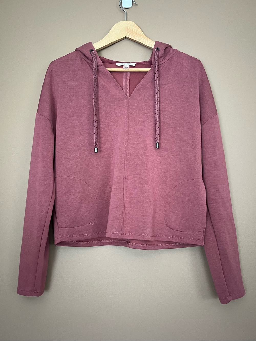 {Cable & Gauge} V Neck Hooded Modal Blend Sweatshirt in Mauve - Womens Medium